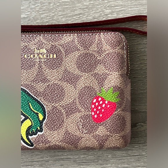 NWT 🦖🤎Coach T-Rex Corner Zip Wristlet in Signature Canvas - Picture 4 of 13